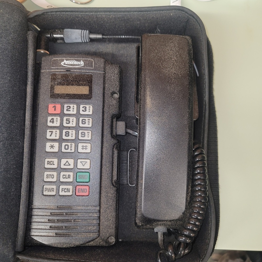 Vintage Ameritech Motorola SCN4044B Bag Phone Portable Cellular Retro 90s Tech